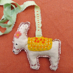 free sewing tutorial: festive donkey wall charm