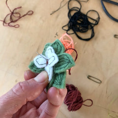 free sewing tutorial: floral pins