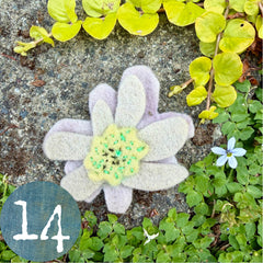 plant-dyed wool felt flower pins (new batch!)