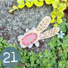 plant-dyed wool felt flower pins (new batch!)