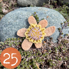 plant-dyed wool felt flower pins (new batch!)