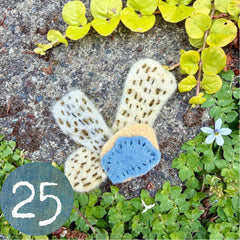 plant-dyed wool felt flower pins (new batch!)