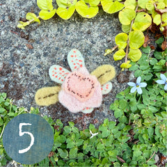 plant-dyed wool felt flower pins (new batch!)