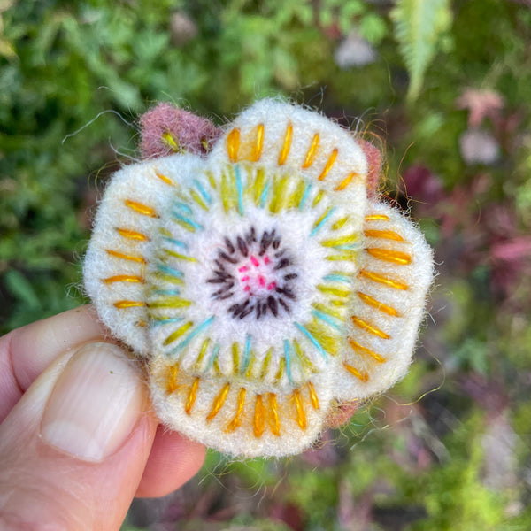 wool felt flower pins – kata golda handmade