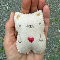 sewing tutorial: tiny cat friend
