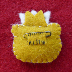 decorative wool pin: bear face