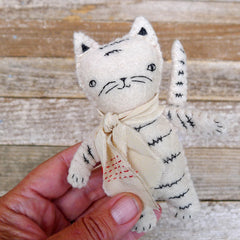DIY pocket pal: little cat