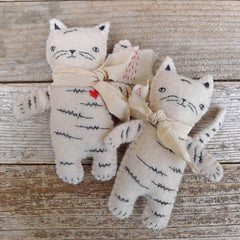 DIY pocket pal: little cat