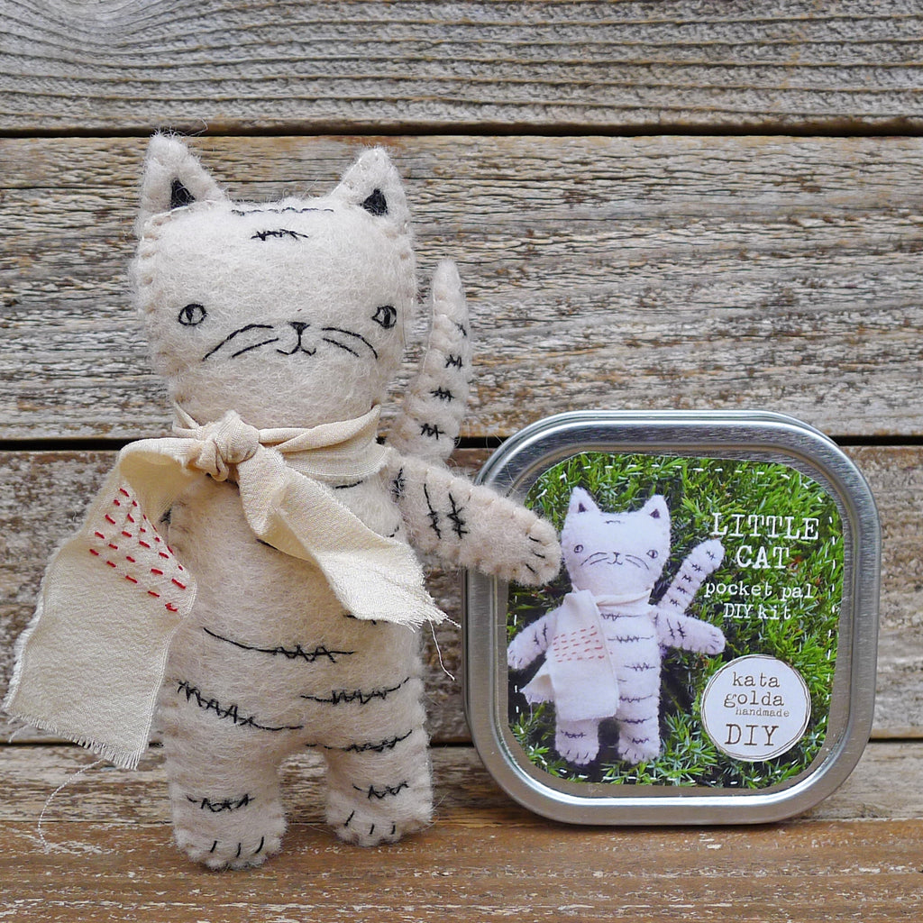DIY pocket pal: little cat