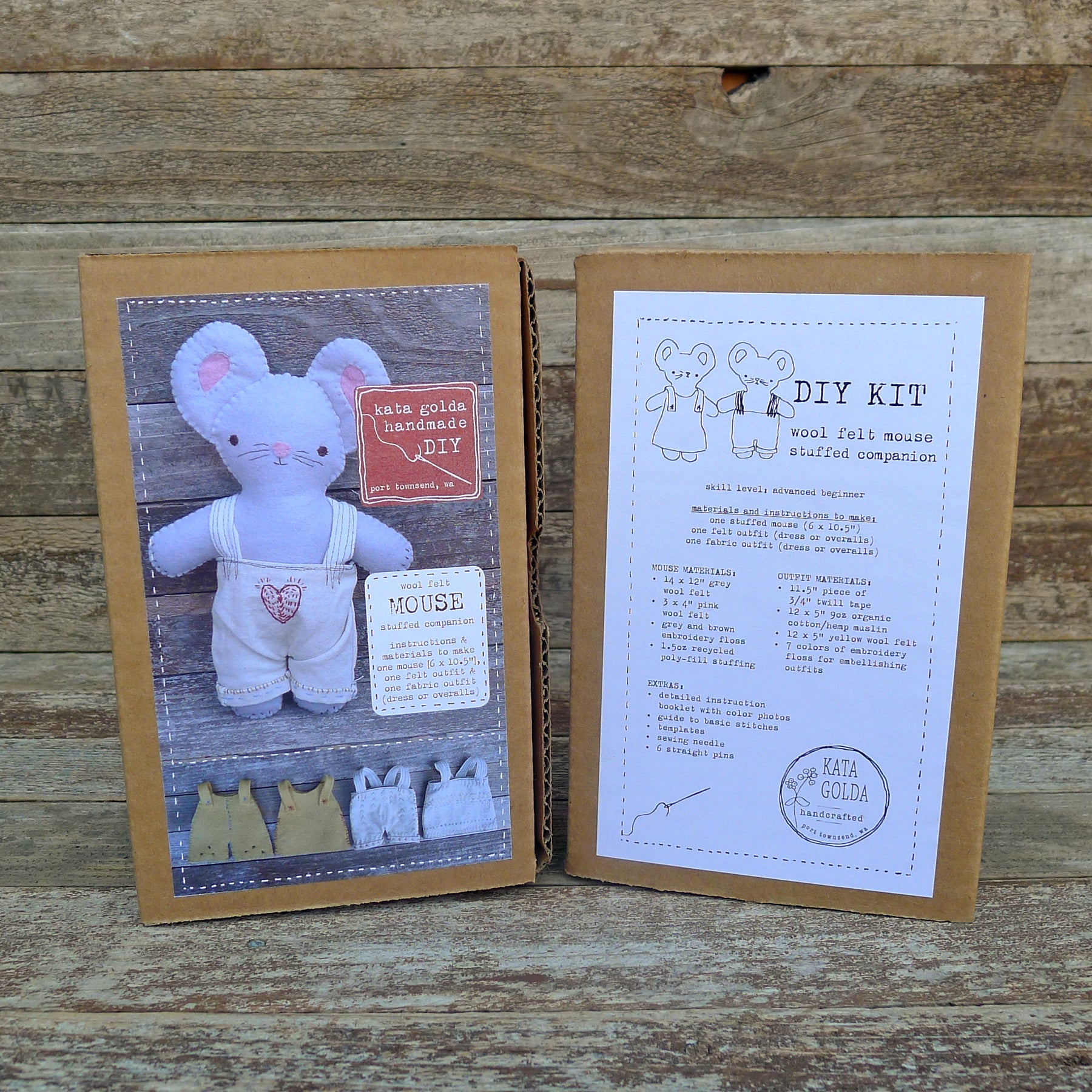 Kata Golda} DIY Felt Animal Kit :: Bunnies and Carrot – Ellington & French