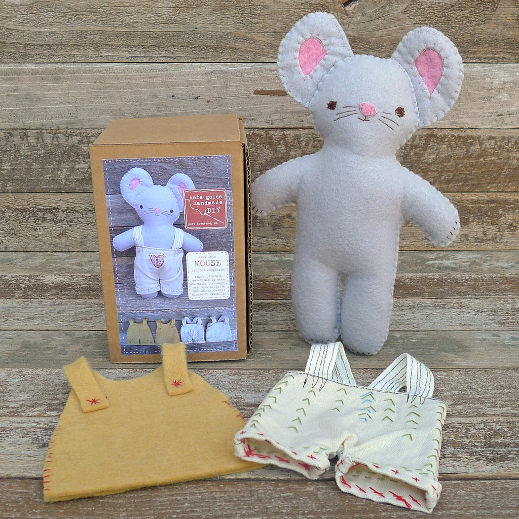 DIY stuffed companion: mouse