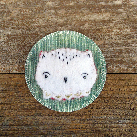 decorative wool felt pin: owl face