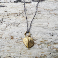 single charm necklace: leaf