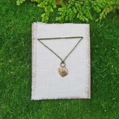 single charm necklace: leaf
