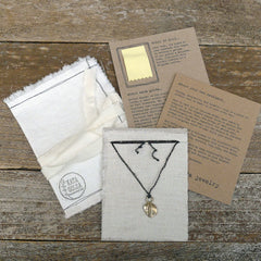 single charm necklace: leaf