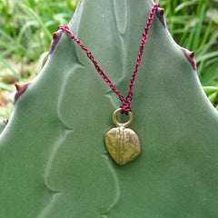 single charm necklace: leaf