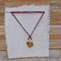 single charm necklace: leaf