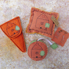 pin cushion: terracotta/house