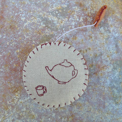tape measure: tea-dyed/tea set