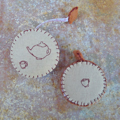 tape measure: tea-dyed/tea set