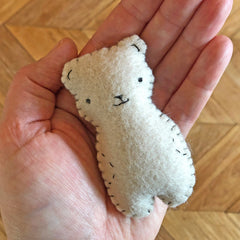 free sewing tutorial: bear pocket pal